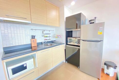 25 Fully fitted kitchenette