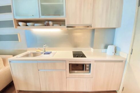 26 Fully fitted kitchenette