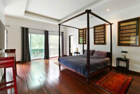 30 Spacious master bedroom