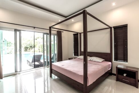 30 Spacious master bedroom