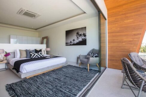 30 Spacious master bedroom