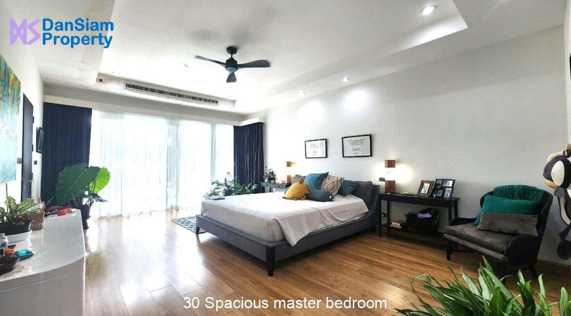 30 Spacious master bedroom