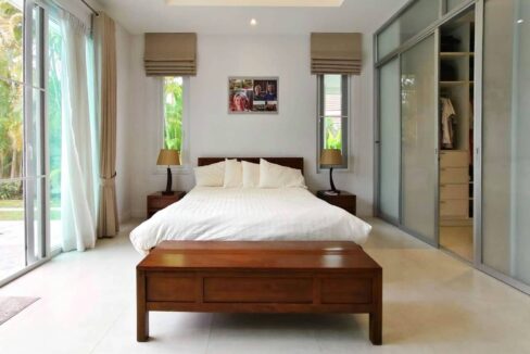 30 Spacious master bedroom