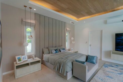 30 Spacious master bedroom