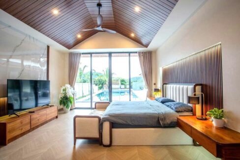 30 Spacious master bedroom