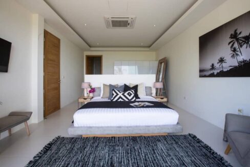 31 Spacious master bedroom