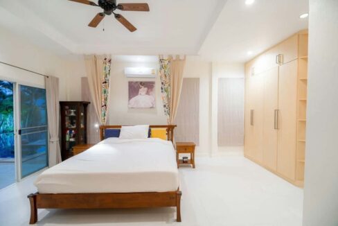 31 Spacious master bedroom