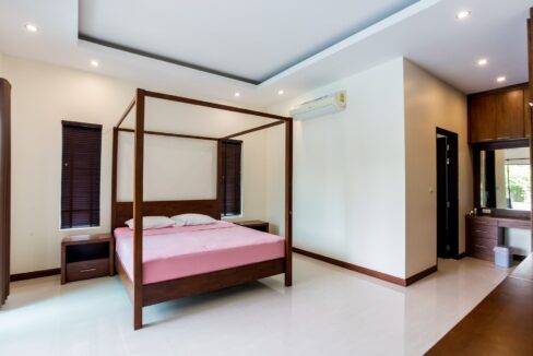 31 Spacious master bedroom