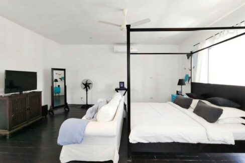 31 Spacious master bedroom