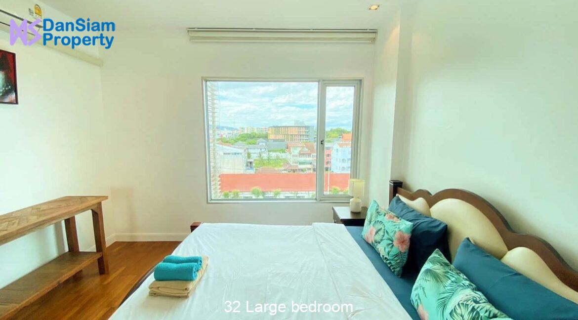 32 Large bedroom