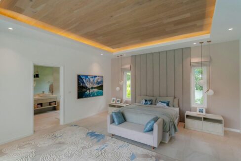 32 Spacious master bedroom