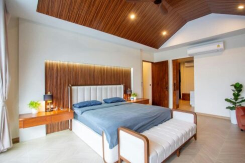 32 Spacious master bedroom