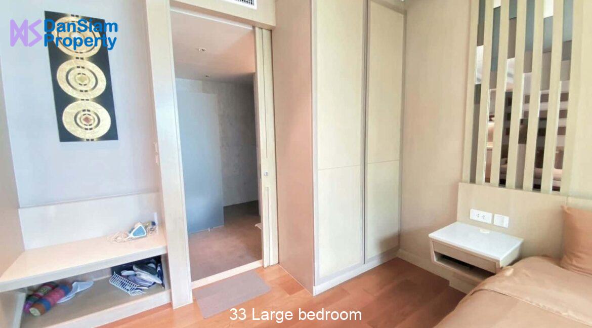 33 Large bedroom