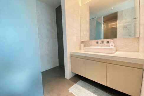 35 Ensuite bathroom