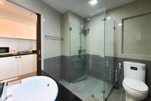 35 Ensuite bathroom#1