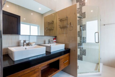 35 Ensuite master bathroom