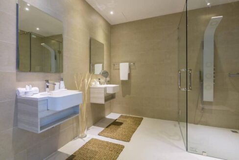 35 Ensuite master bathroom