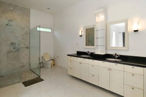 35 Ensuite master bathroom