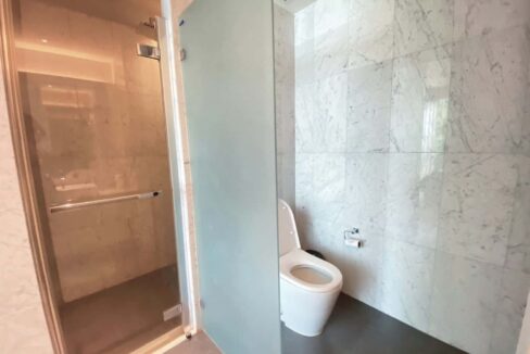 36 Ensuite bathroom