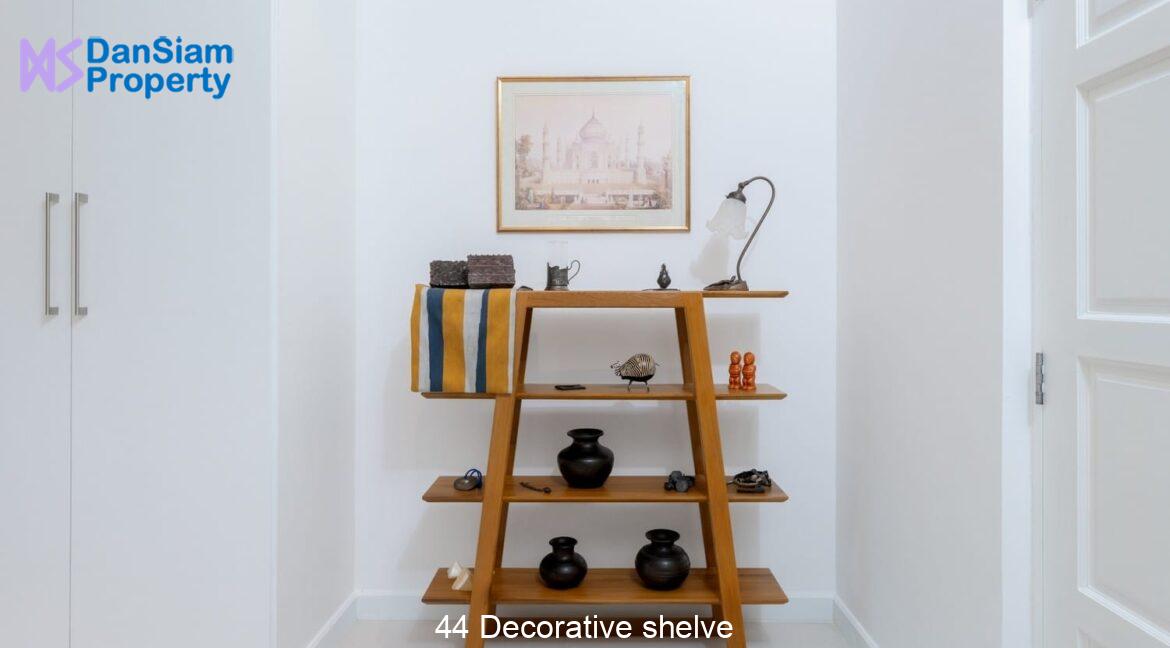 44 Decorative shelve