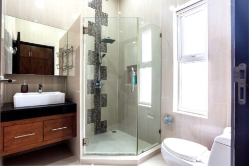 45 Ensuite bathroom#2