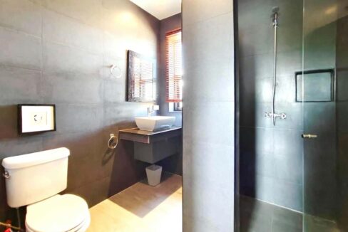 45 Ensuite bathroom#2