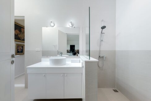 45 Ensuite bathroom#2