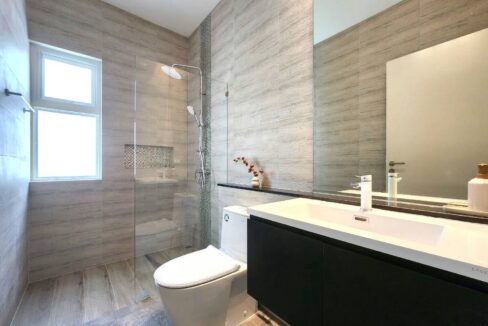 45 Ensuite bathroom#2