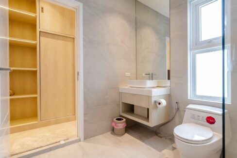 45 Ensuite bathroom#2