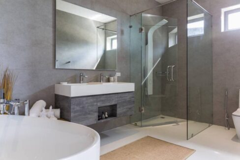 55 Ensuite bathroom#3