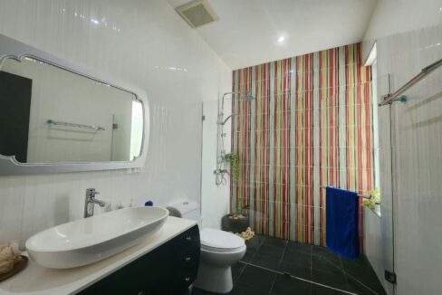 55 Ensuite bathroom#3