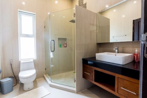 55 Ensuite bathroom#3