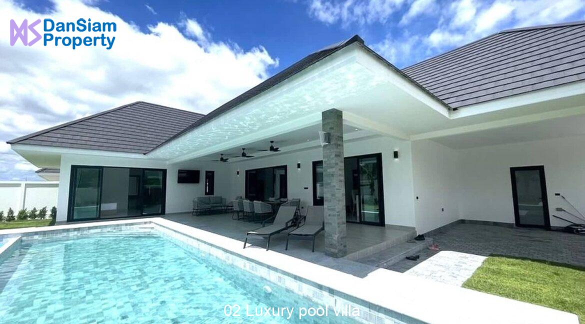 02 Luxury pool villa