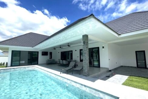 02 Luxury pool villa