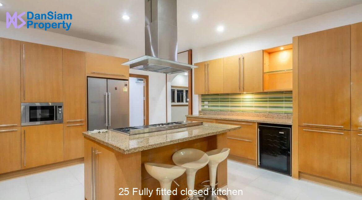 25 Fully fitted closed kitchen