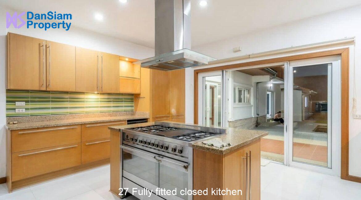 27 Fully fitted closed kitchen