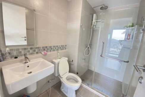 35 Ensuite bathroom