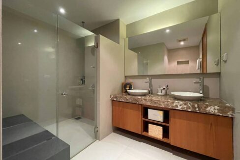 35 Ensuite master bathroom