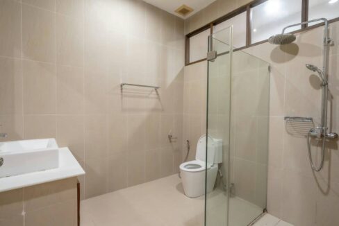 45 Ensuite bathroom#2