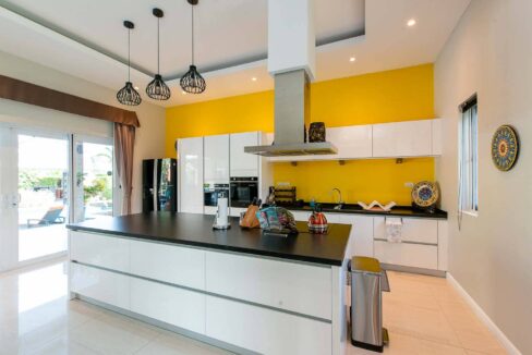 26 Ultra modern EY-style kitchen