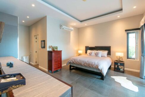 30 Spacious master bedroom